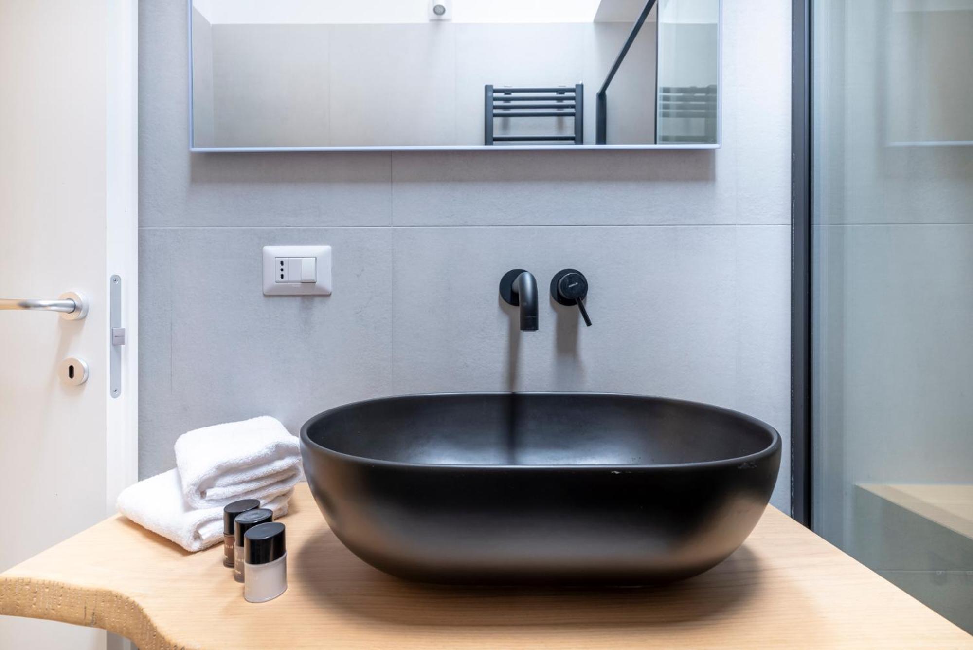 Aldrovandi Luxury Suites And Apartment Bologna Exterior foto